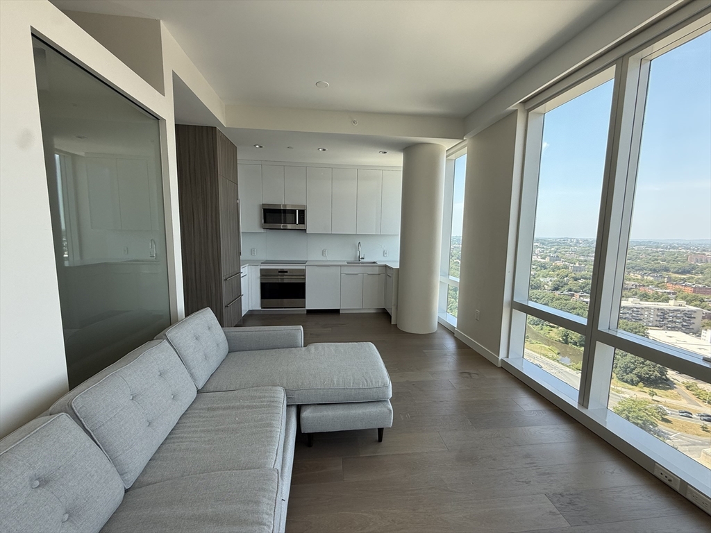 188 Brookline Ave 27G