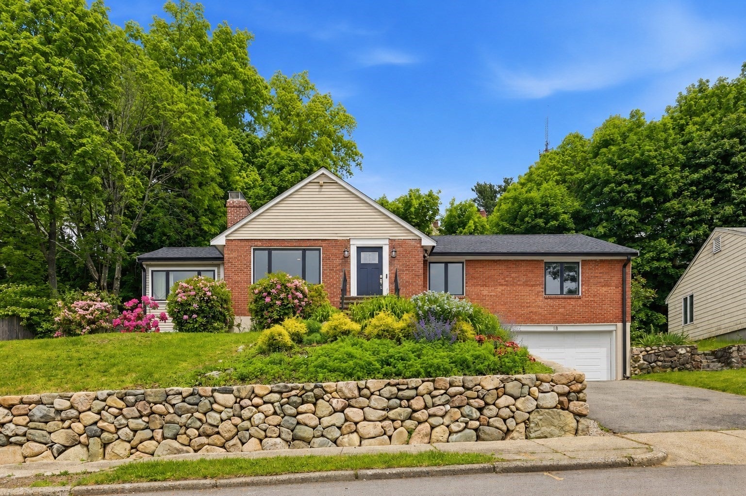 Photo of 18 Travis Dr, Newton, MA