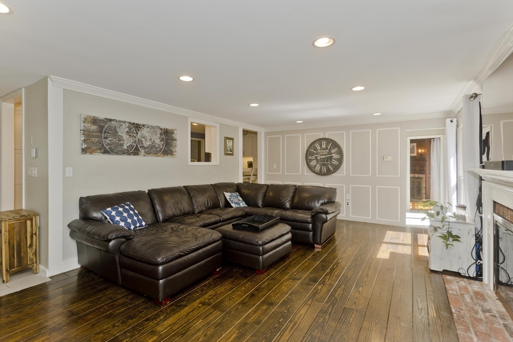 60 Cheshire Dr