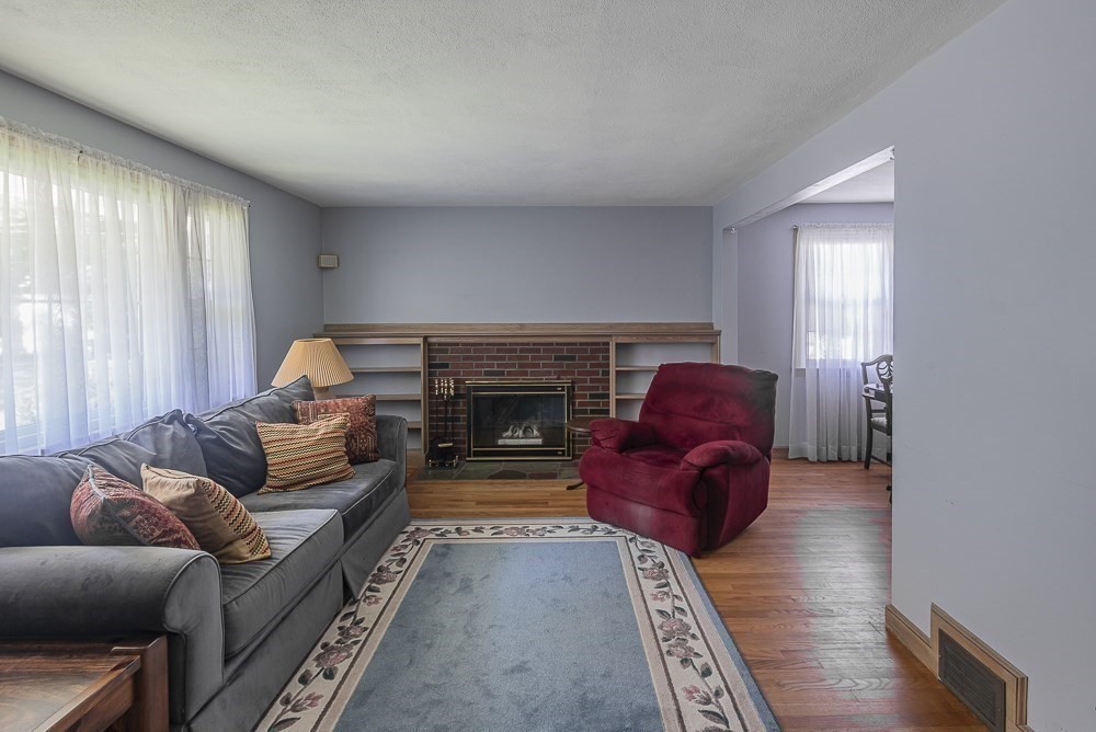 24 Fair Oak Rd