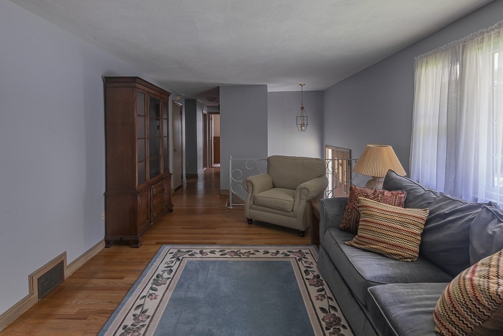 24 Fair Oak Rd