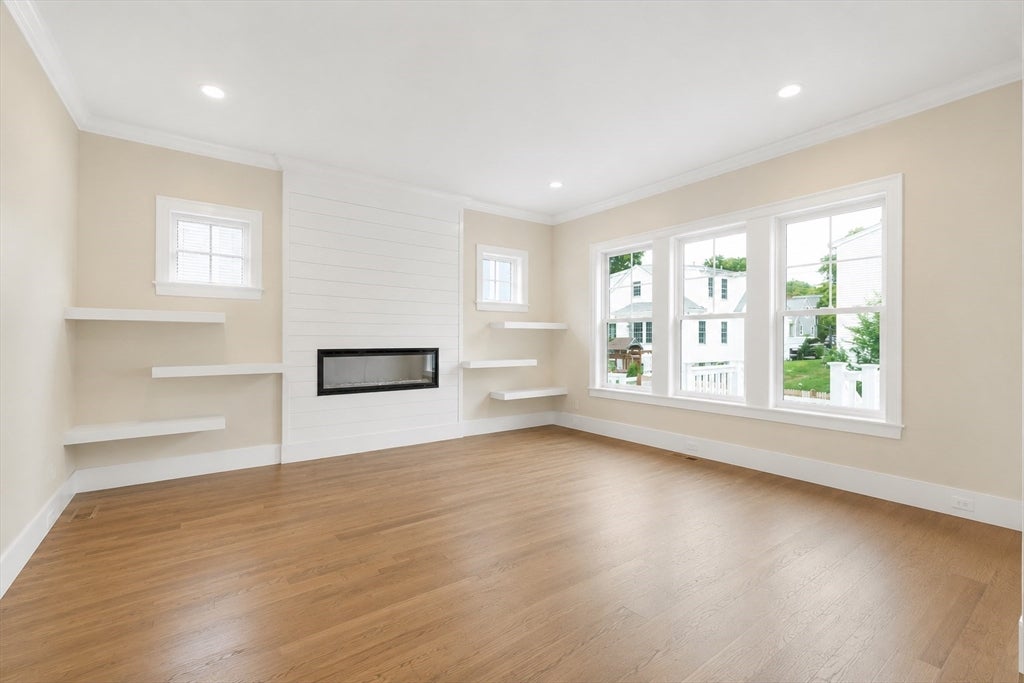54 Hawthorn Ave