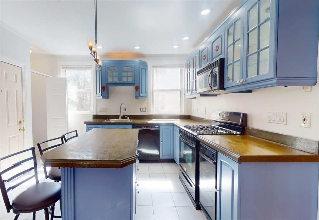 200 Hyde Park Ave 2