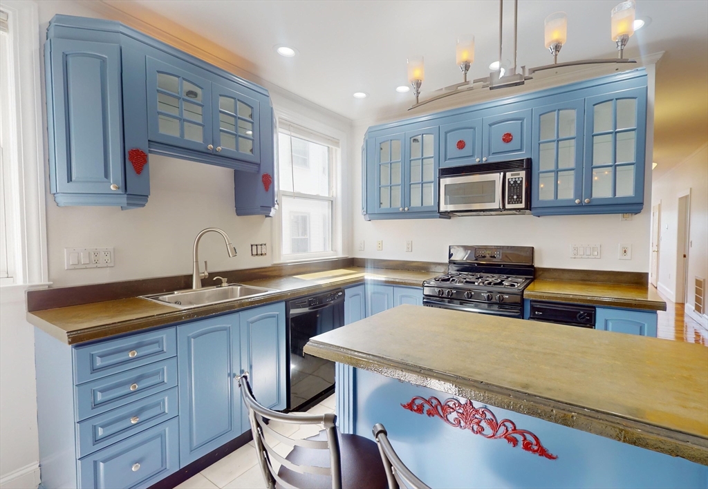 200 Hyde Park Ave 2