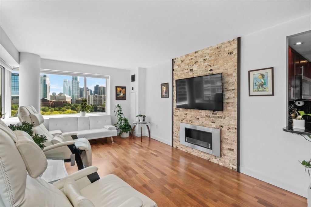 8 Museum Way 1104