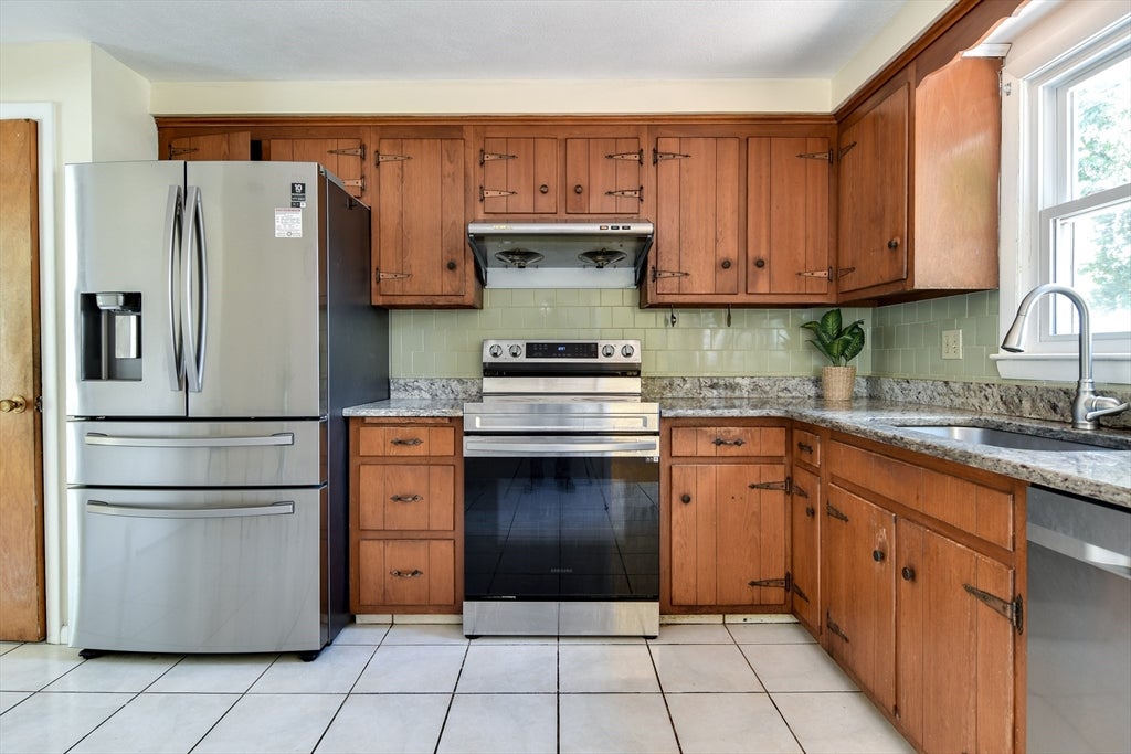 6 Salvi Drive, Framingham, MA, 6 Salvi Drive, Framingham, MA Photo #9