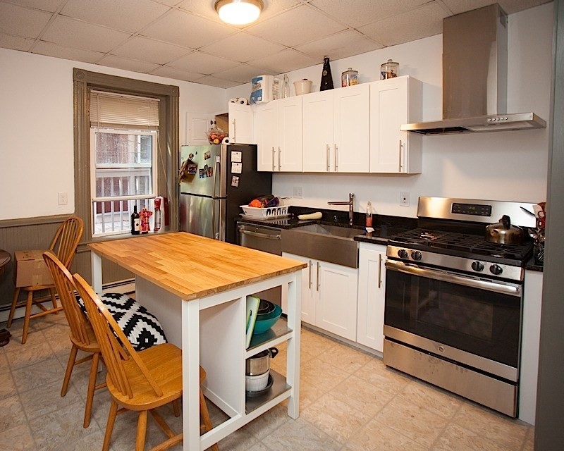 Click for 147 Columbia St #2L, Cambridge, MA slideshow