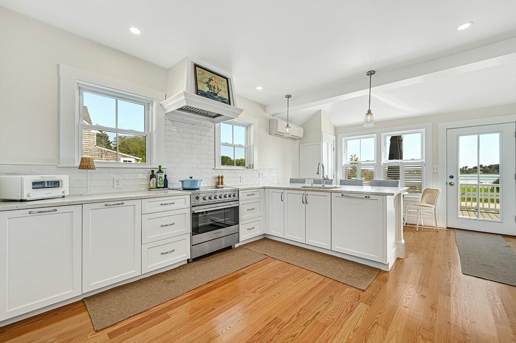 17 Pondview Ave, Scituate, MA Photo #2