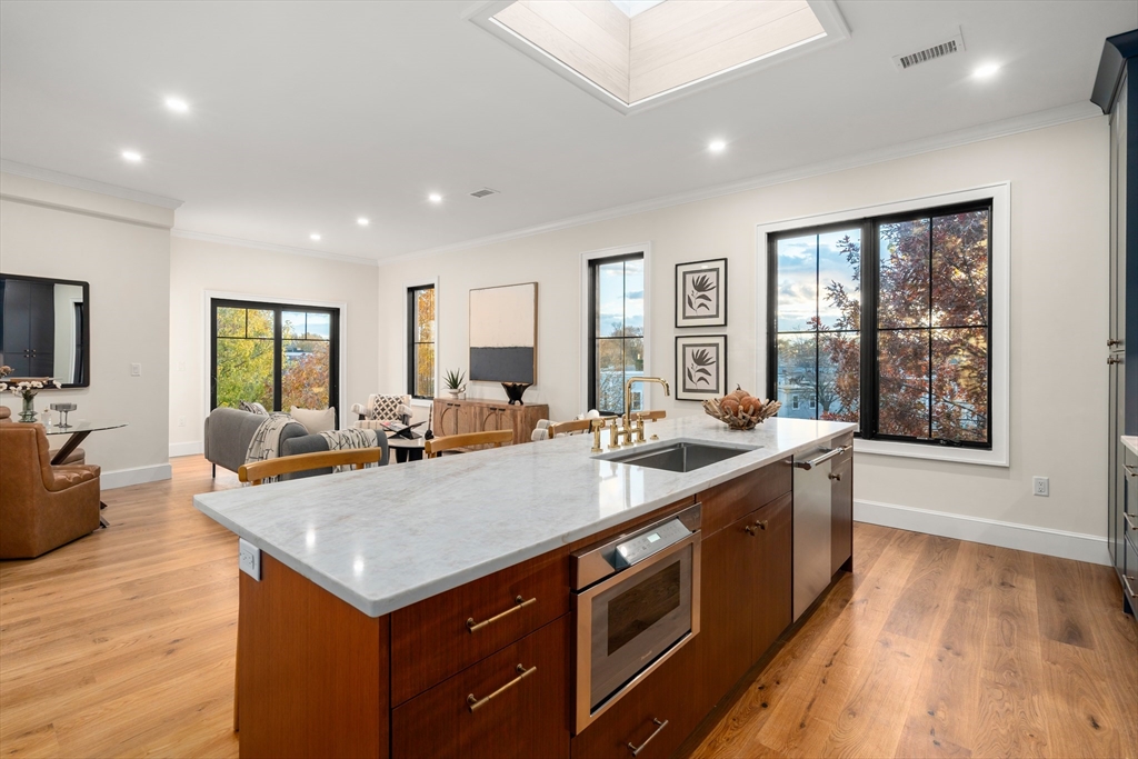 34 Vinton Street PH4