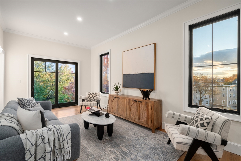 34 Vinton Street PH4