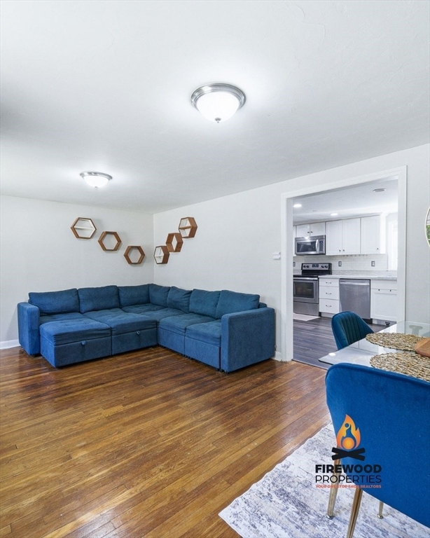 391 W Pond St