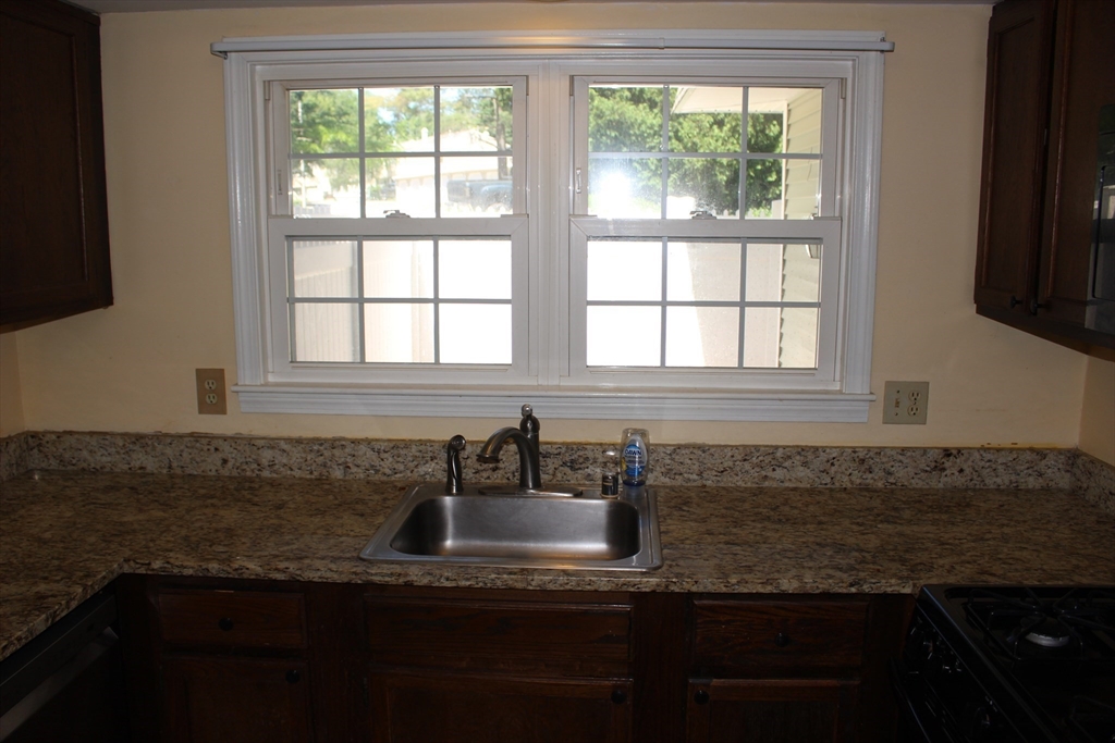 904 Edgebrook Drive 904