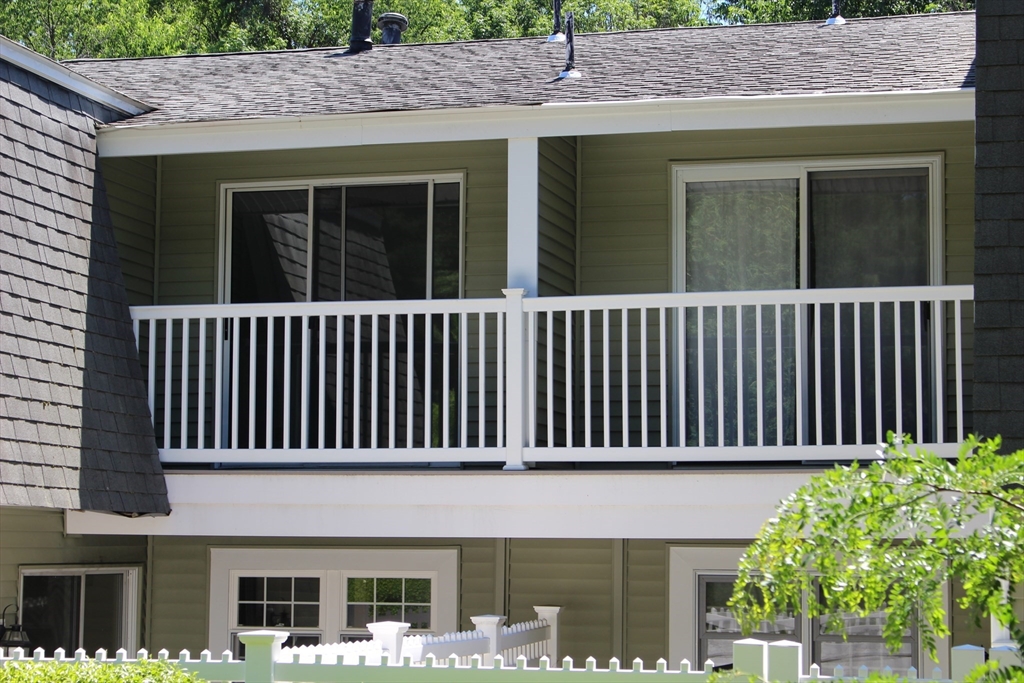 904 Edgebrook Drive 904