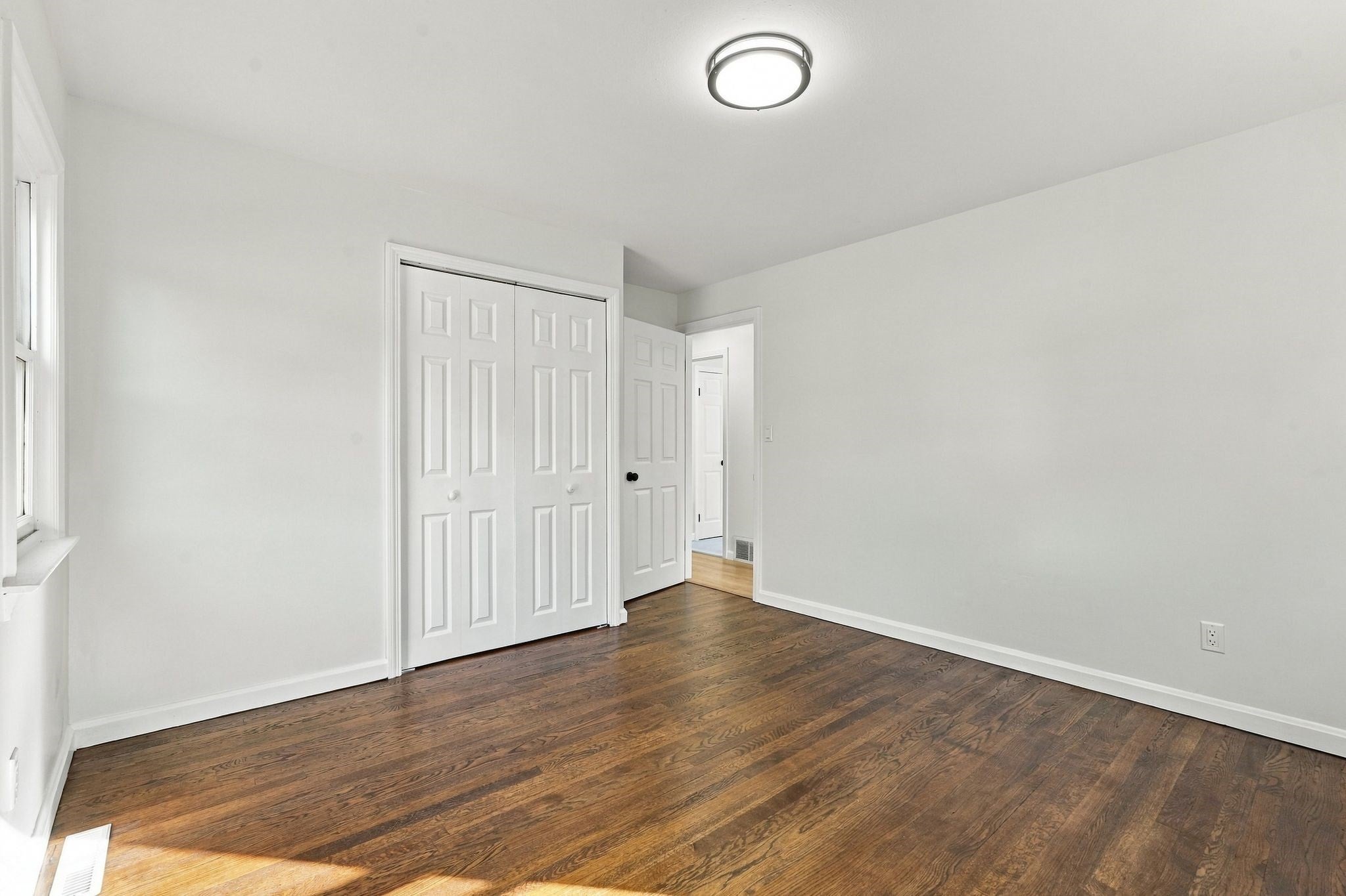 28 New Ludlow Rd, Granby, MA Photo #12