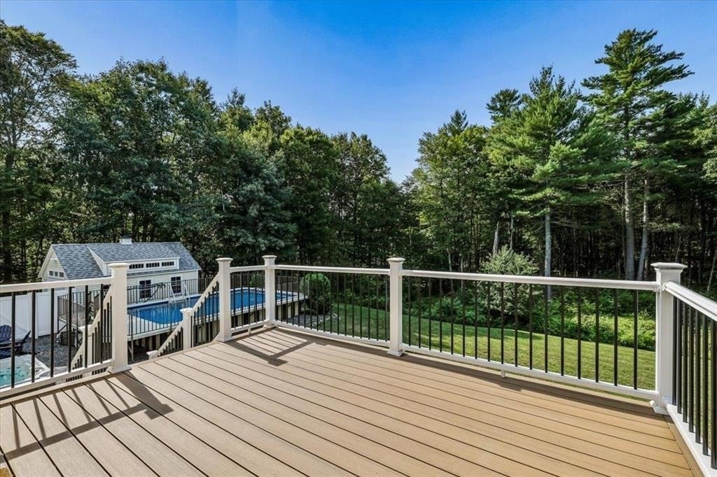 110 Middle Rd, Deerfield, NH Photo #4