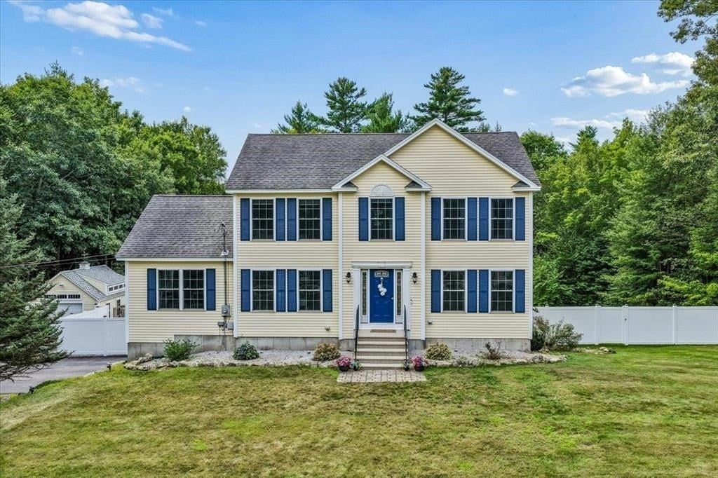 Photo of 110 Middle Rd, Deerfield, NH