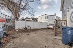 10 Holly St