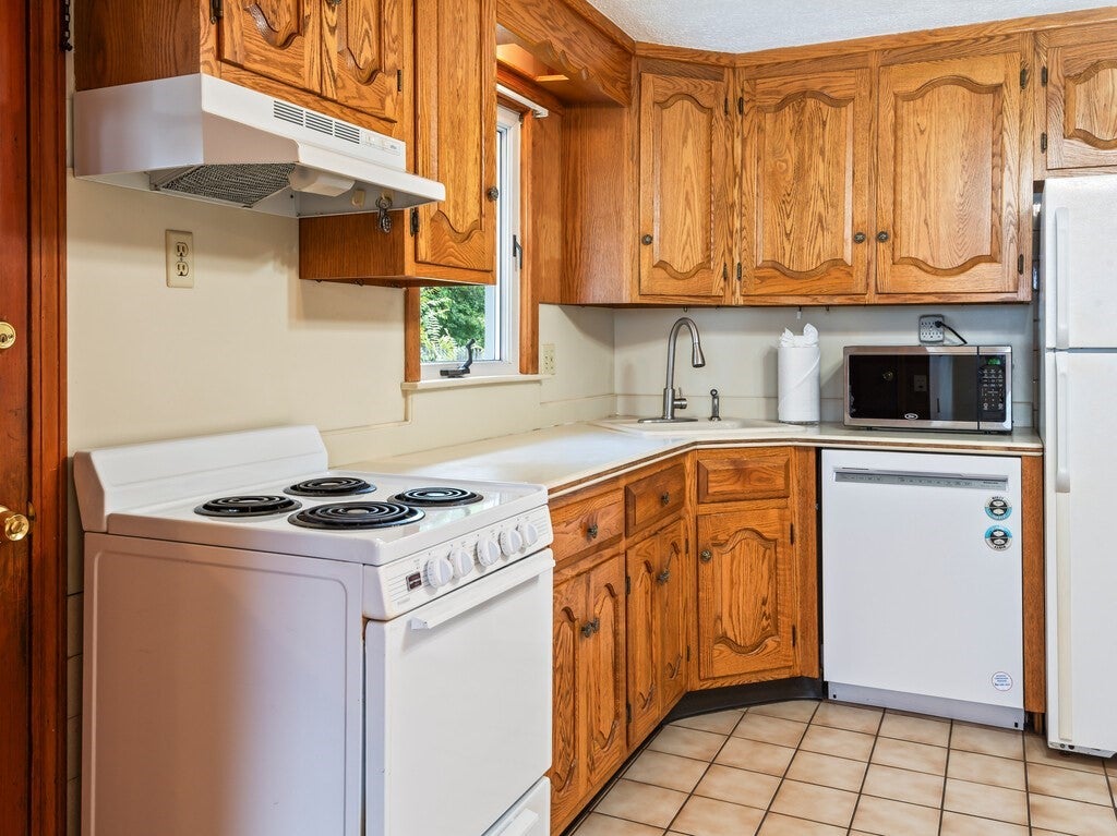 28 Superior Road, Worcester, MA, 28 Superior Road, Worcester, MA Photo #9