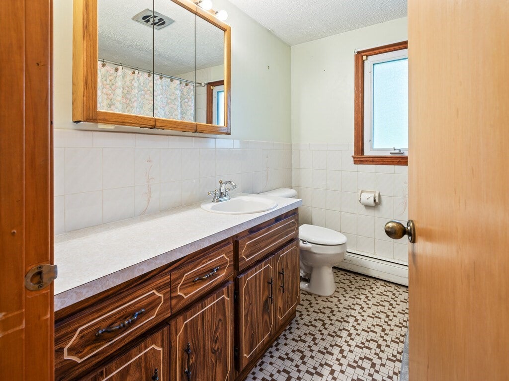 28 Superior Road, Worcester, MA, 28 Superior Road, Worcester, MA Photo #16