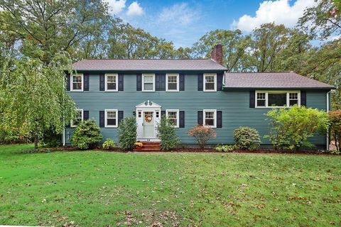 24 Red Coat Ln Plainville MA 02762