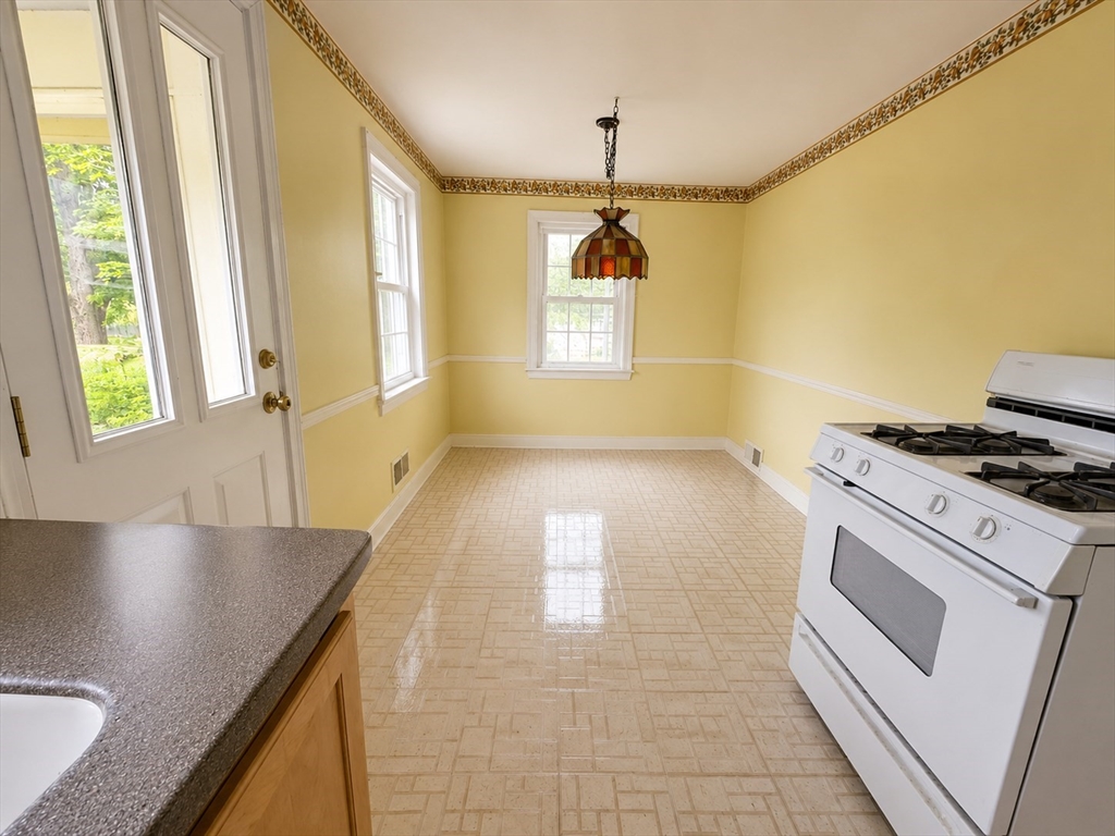 63 Oak St, Stoneham, MA Photo #6
