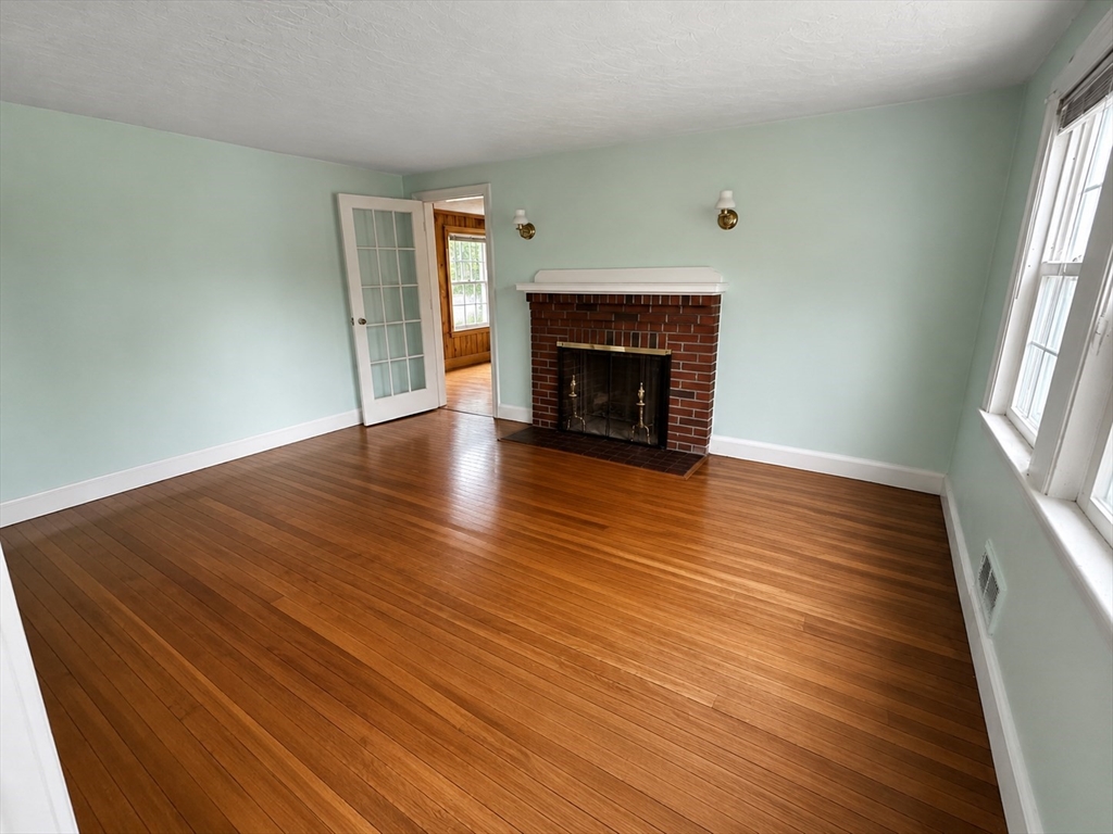 63 Oak St, Stoneham, MA Photo #4