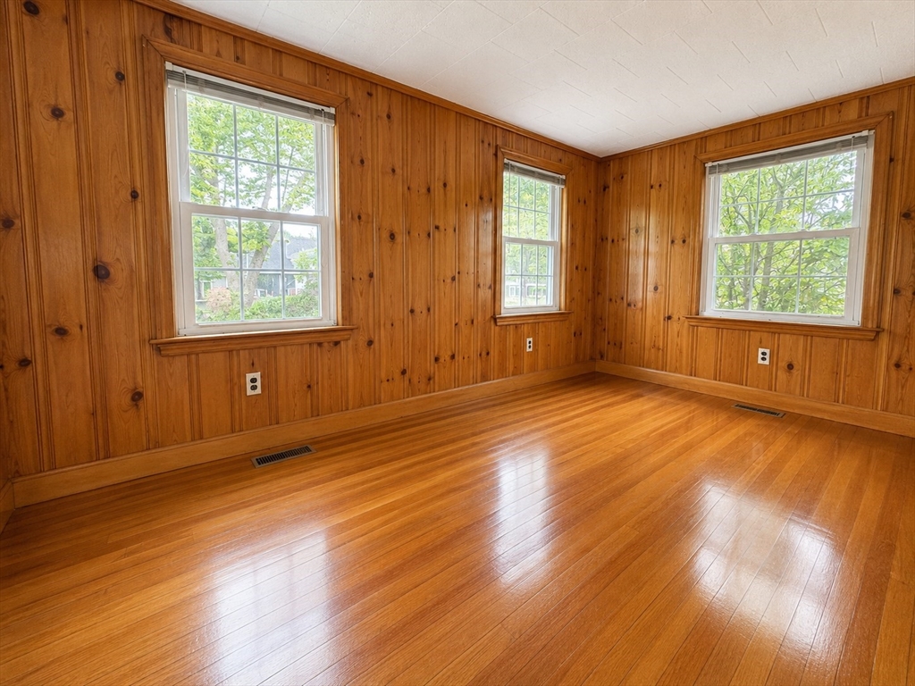 63 Oak St, Stoneham, MA Photo #5