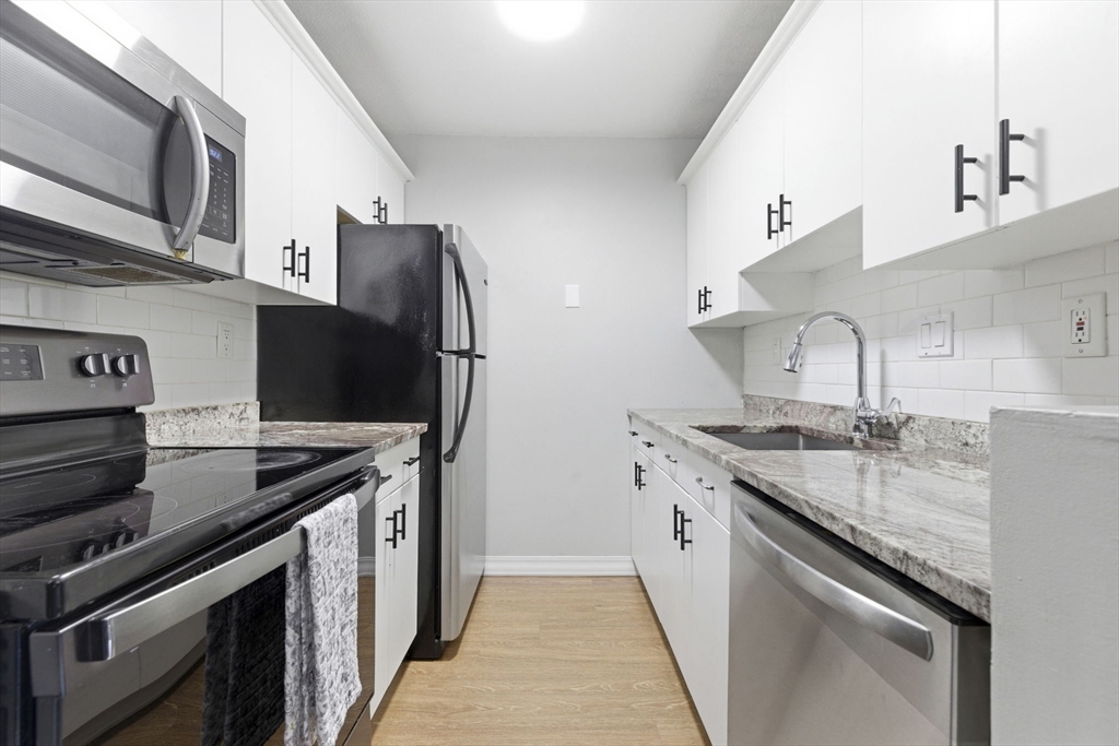61 Wright St 102