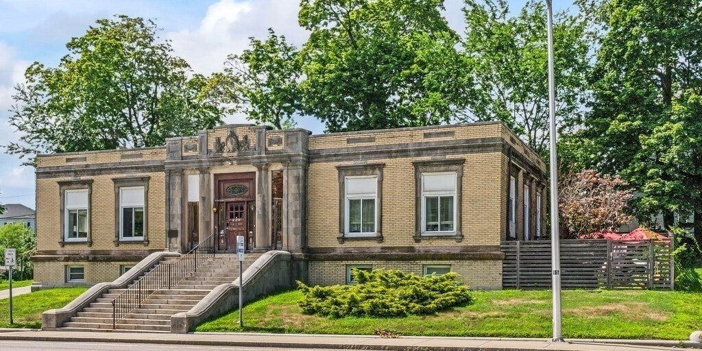 Photo of 705 Southbridge St, Worcester, MA
