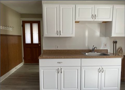 47 Edgewater Ave 2 Shrewsbury MA 01545