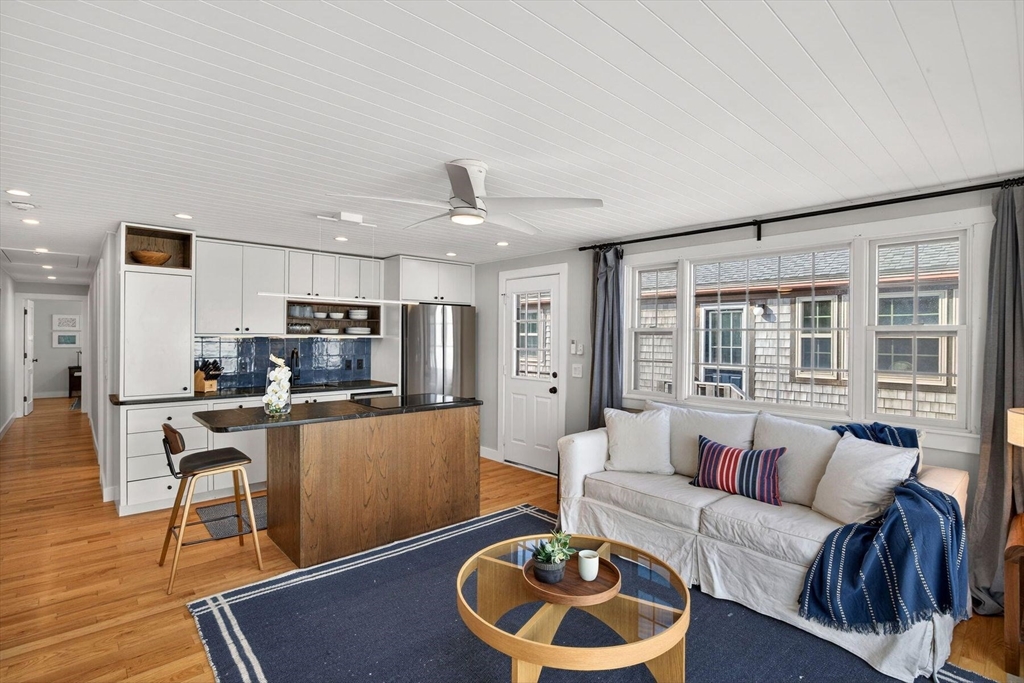 945 Commercial Street Unit 3D