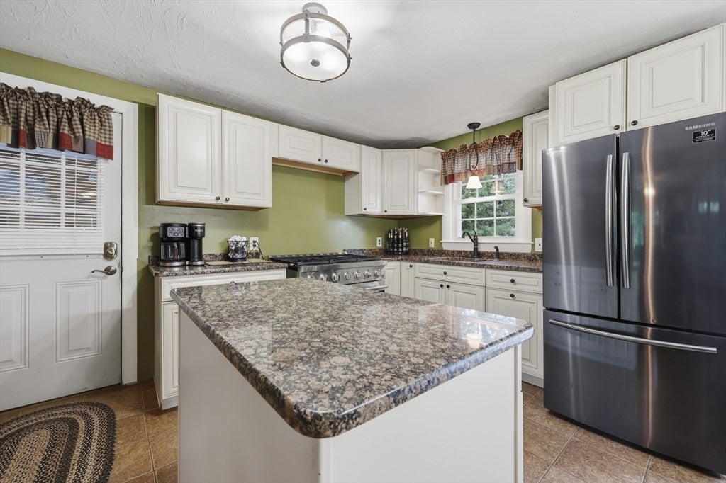 4 Olive Dr, Leominster, MA, 4 Olive Dr, Leominster, MA Photo #9