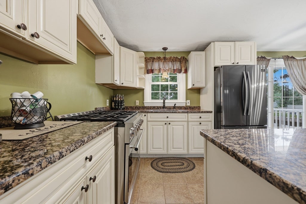 4 Olive Dr, Leominster, MA, 4 Olive Dr, Leominster, MA Photo #6