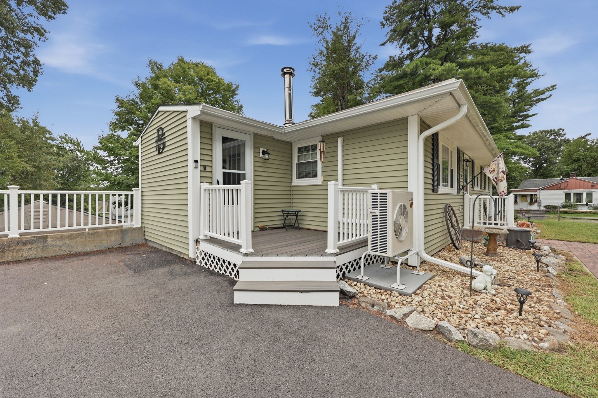 4 Olive Dr