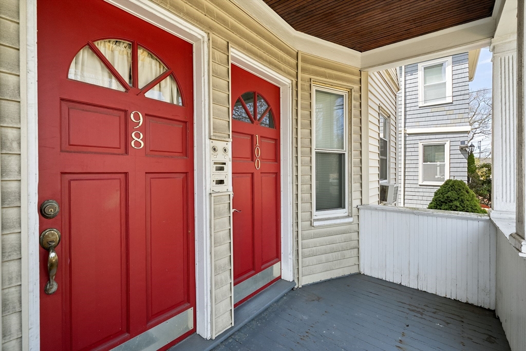 98-100 W Wyoming Ave