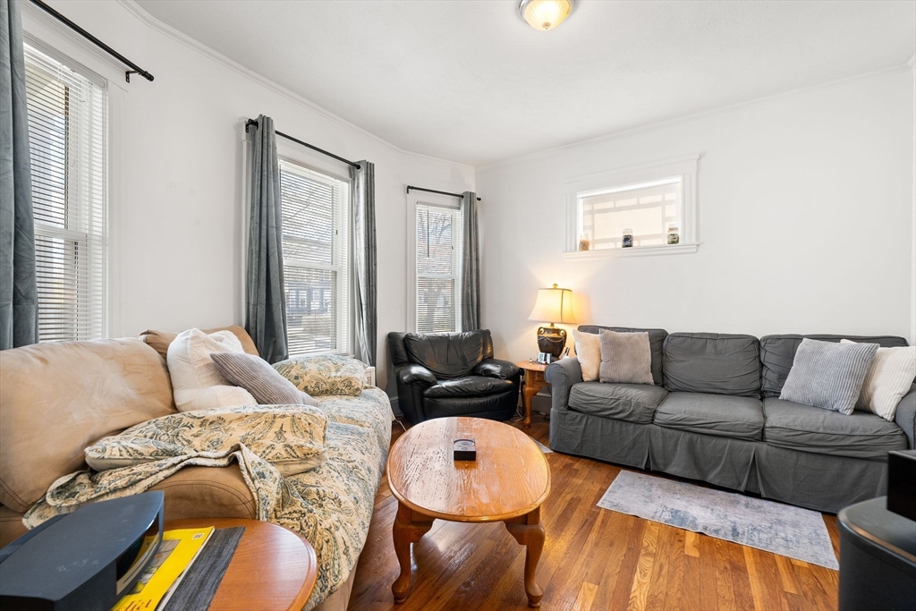 98-100 W Wyoming Ave