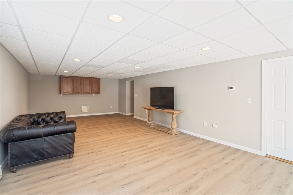 Medfield, Massachusetts 02052, United States, 5 Bedrooms Bedrooms, ,5 BathroomsBathrooms,Residential,Active,103098