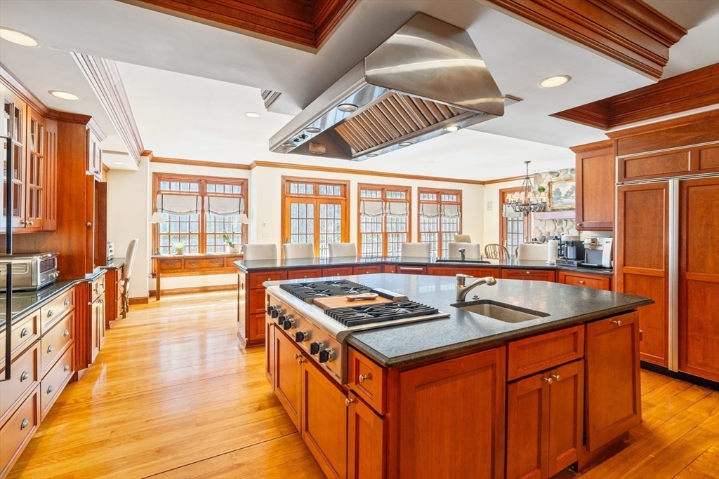 Medfield, Massachusetts 02052, United States, 5 Bedrooms Bedrooms, ,5 BathroomsBathrooms,Residential,Active,103098