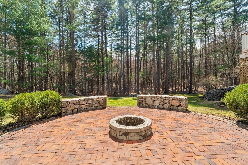 Medfield, Massachusetts 02052, United States, 5 Bedrooms Bedrooms, ,5 BathroomsBathrooms,Residential,Active,103098