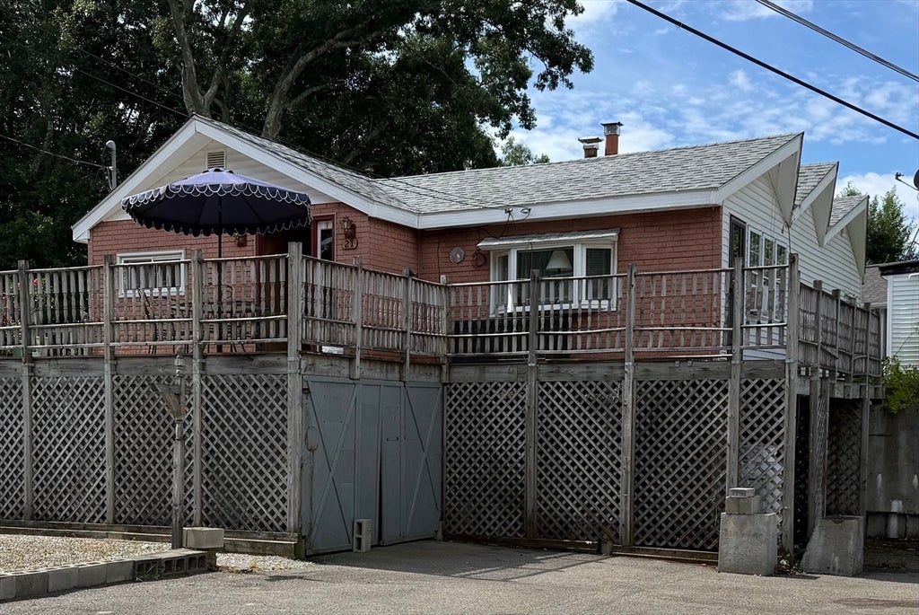 21 Freeman Ave
