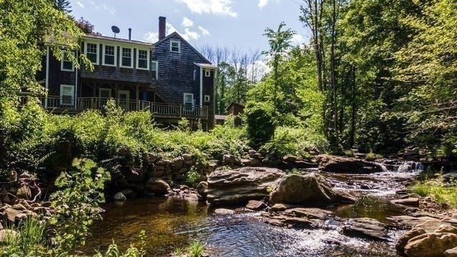 299 Sterling Rd