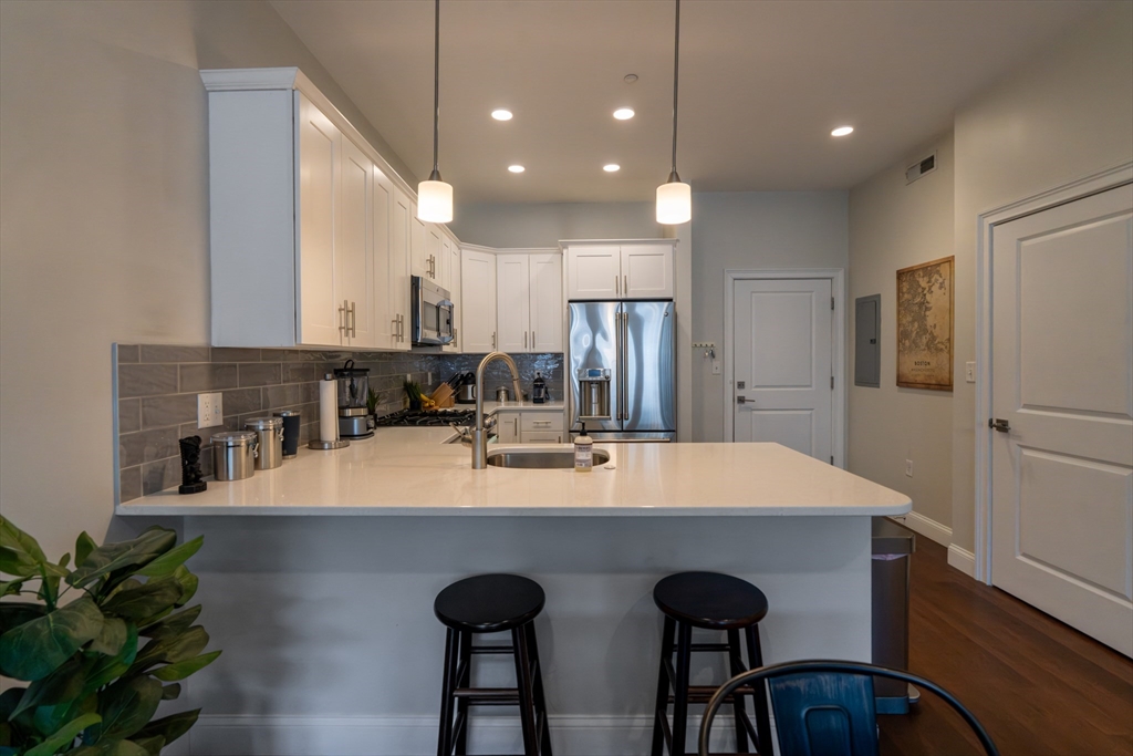 170 W Broadway 305