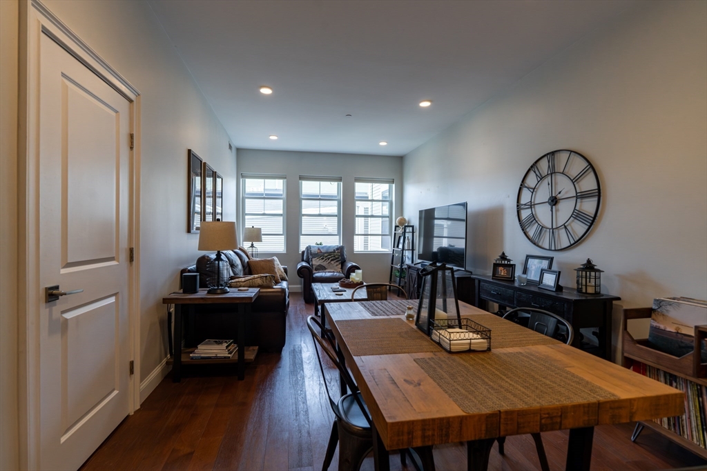 170 W Broadway 305