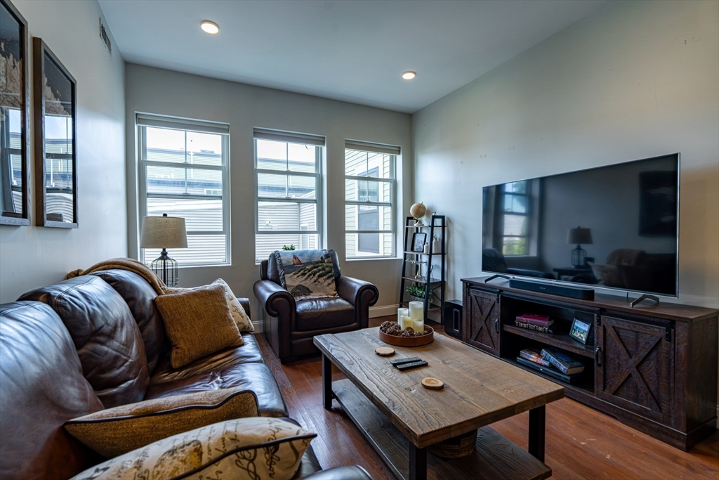 170 W Broadway 305