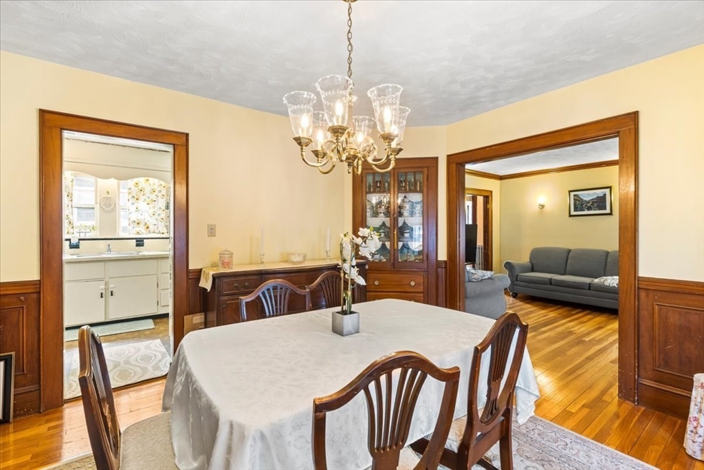 Somerville, Massachusetts 02144, United States, 5 Bedrooms Bedrooms, ,1 BathroomBathrooms,Residential,Active,119906