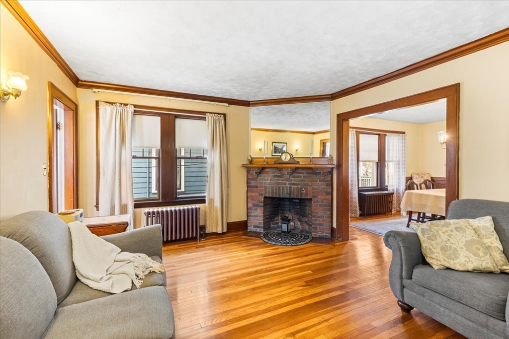 Somerville, Massachusetts 02144, United States, 5 Bedrooms Bedrooms, ,1 BathroomBathrooms,Residential,Active,119906