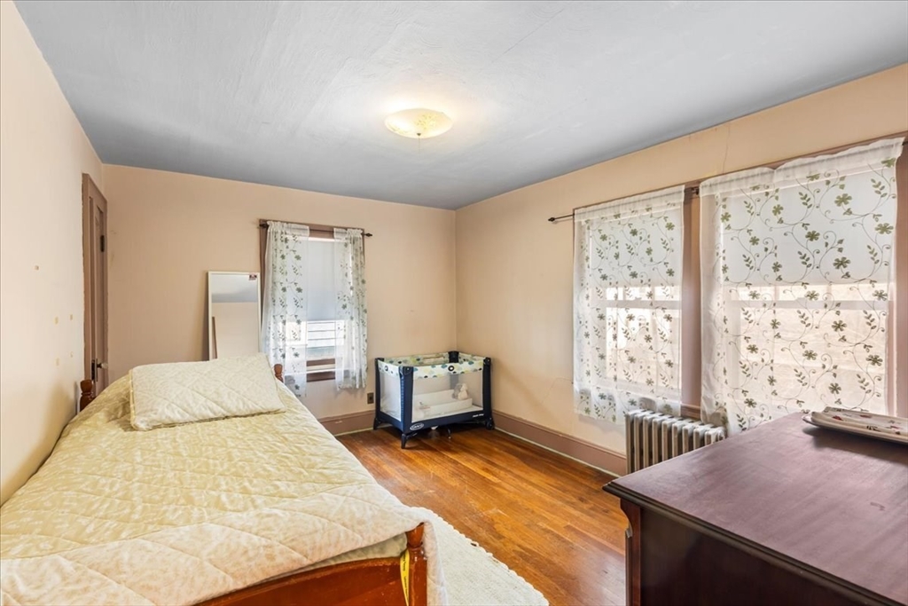 Somerville, Massachusetts 02144, United States, 5 Bedrooms Bedrooms, ,1 BathroomBathrooms,Residential,Active,119906