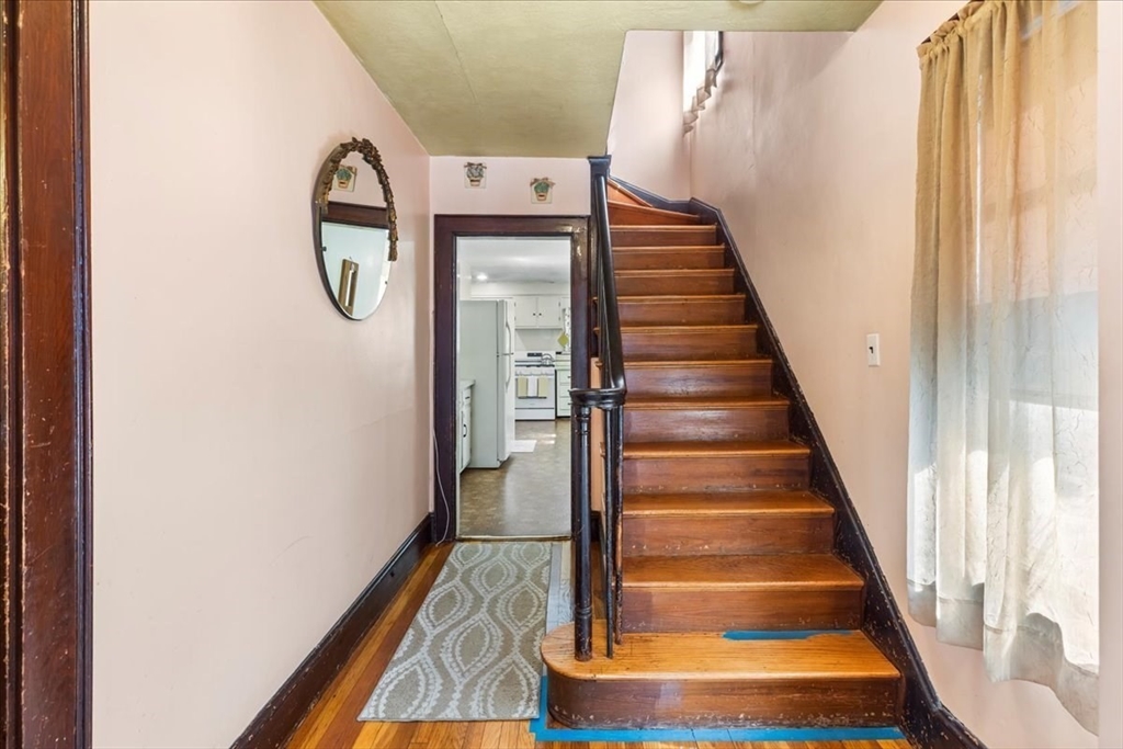 Somerville, Massachusetts 02144, United States, 5 Bedrooms Bedrooms, ,1 BathroomBathrooms,Residential,Active,119906