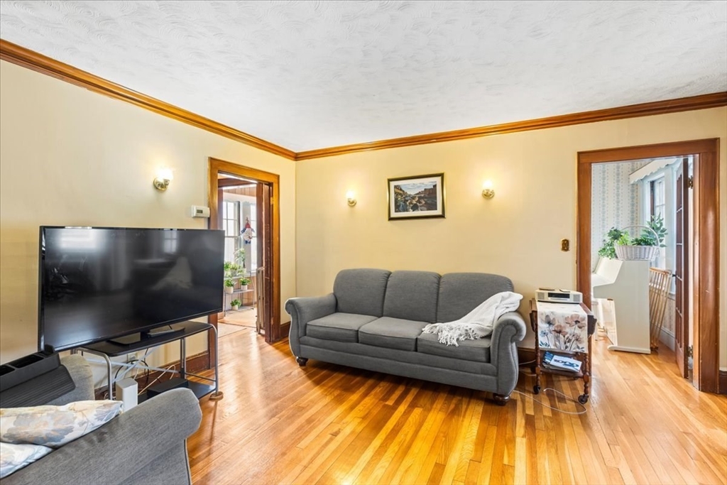 Somerville, Massachusetts 02144, United States, 5 Bedrooms Bedrooms, ,1 BathroomBathrooms,Residential,Active,119906