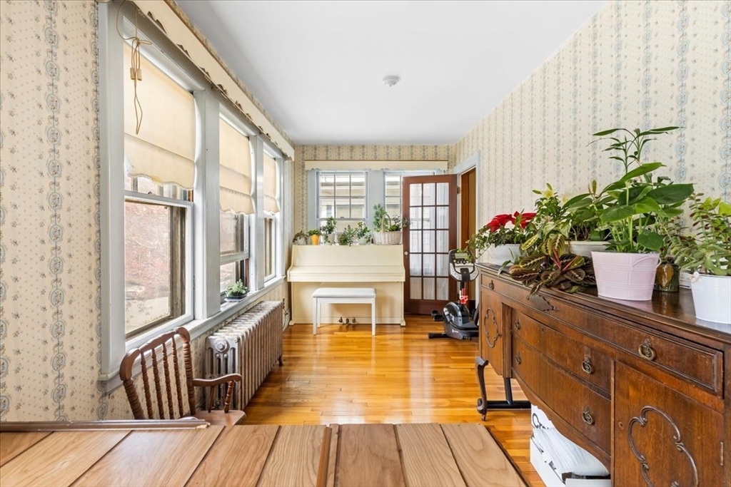 Somerville, Massachusetts 02144, United States, 5 Bedrooms Bedrooms, ,1 BathroomBathrooms,Residential,Active,119906